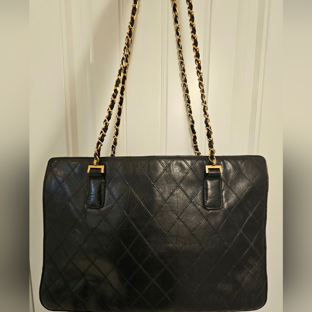 CHANEL Black Quilted Shoulder Bag